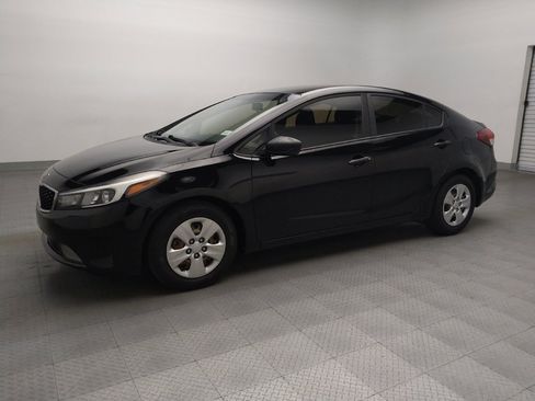 Used 2017 Kia Forte LX image 2