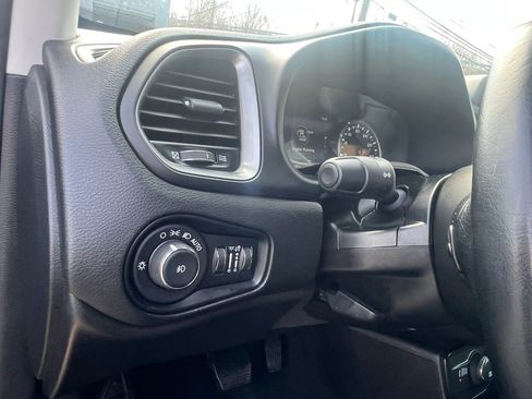 Used 2020 Jeep Renegade Limited AWD/4WD image 23