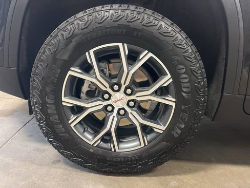 Used 2024 GMC Acadia AT4 w/ Luxury Package AWD/4WD image 9