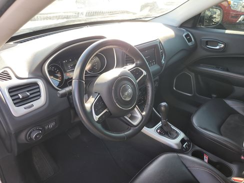 Used 2020 Jeep Compass Latitude FWD image 18