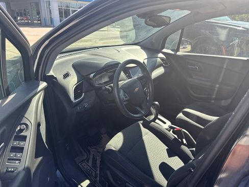 Used 2020 Chevrolet Trax LS w/ Tint and Cruise Package FWD image 9
