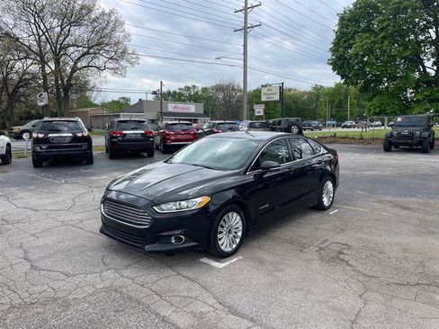 Used 2013 Ford Fusion SE FWD image 1