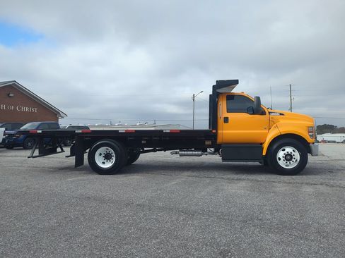 Used 2023 Ford F650 2WD Regular Cab Super Duty image 2