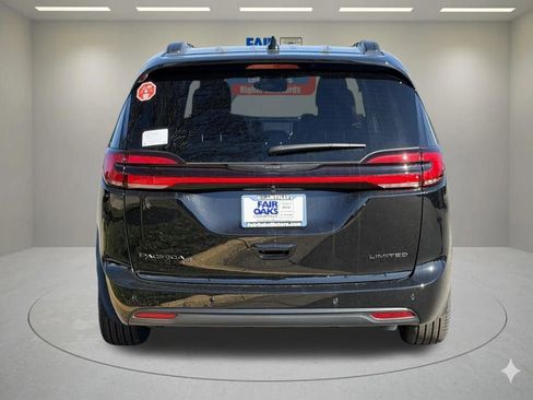 New 2026 Chrysler Pacifica Limited image 7