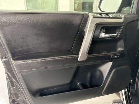 Used 2016 Toyota 4Runner Limited image 19