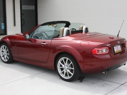 Used 2009 MAZDA MX-5 Miata Grand Touring w/ Premium Pkg RWD image 21