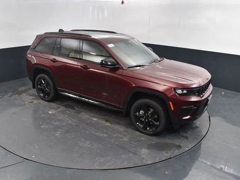 New 2025 Jeep Grand Cherokee Limited w/ Black Appearance Package AWD/4WD image 41