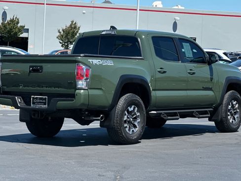 Used 2021 Toyota Tacoma TRD Off-Road w/ Technology Package AWD/4WD image 2