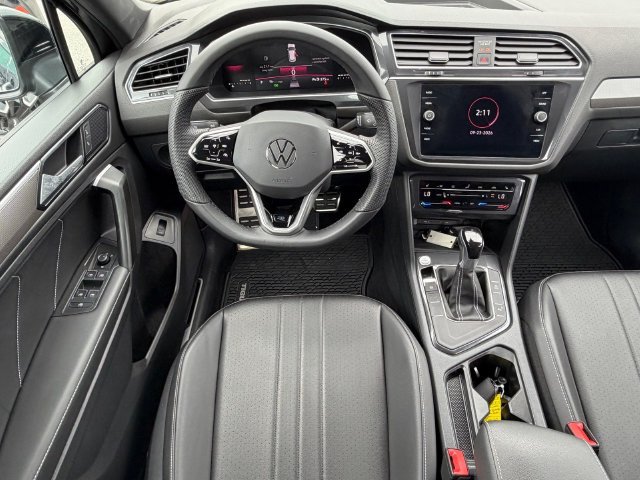 Used 2024 Volkswagen Tiguan SE R-Line FWD image 18