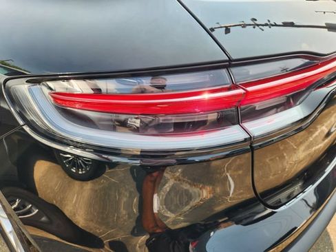 Used 2025 Porsche Macan AWD/4WD image 8