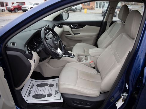 Used 2021 Nissan Rogue Sport SL w/ Premium Package image 21