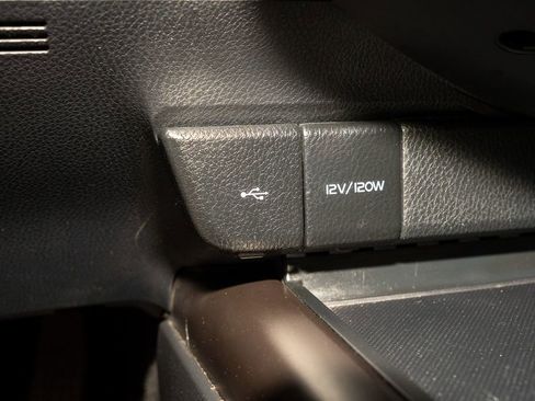 Used 2024 Toyota Camry SE image 13