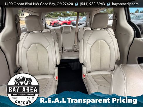 Used 2021 Chrysler Pacifica Touring-L FWD image 17