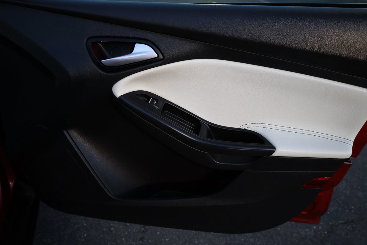 Used 2012 Ford Focus Titanium FWD image 14