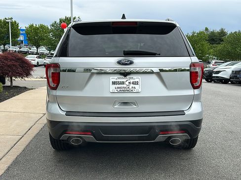 Used 2018 Ford Explorer XLT AWD/4WD image 6