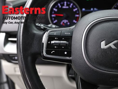 Used 2022 Kia Carnival LX image 15