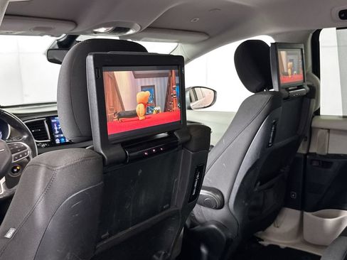 Used 2019 Chrysler Pacifica Touring Plus w/ Advanced Safetytec Group FWD image 25