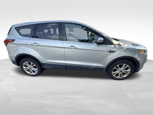 Used 2019 Ford Escape SE FWD image 12