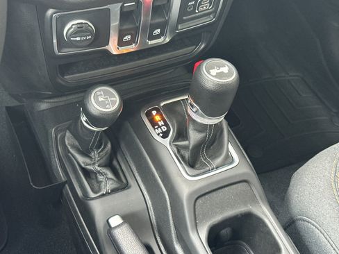 Used 2024 Jeep Wrangler Sport S image 17