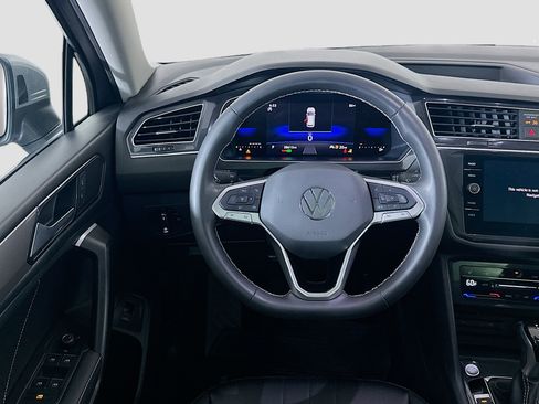 Used 2024 Volkswagen Tiguan SE FWD image 17