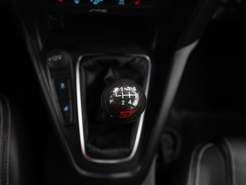 Used 2018 Ford Focus ST w/ Equipment Group 402A FWD image 23