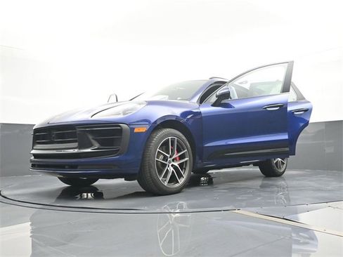 Certified 2023 Porsche Macan S image 31