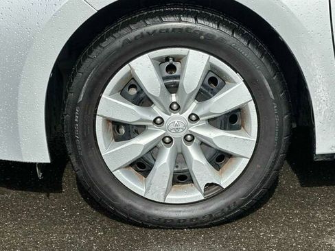 Used 2016 Toyota Corolla LE image 31