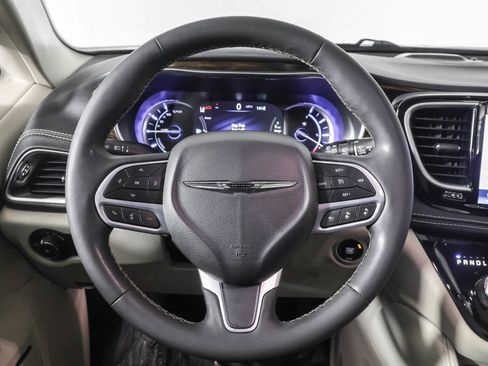 Used 2022 Chrysler Pacifica Limited image 28