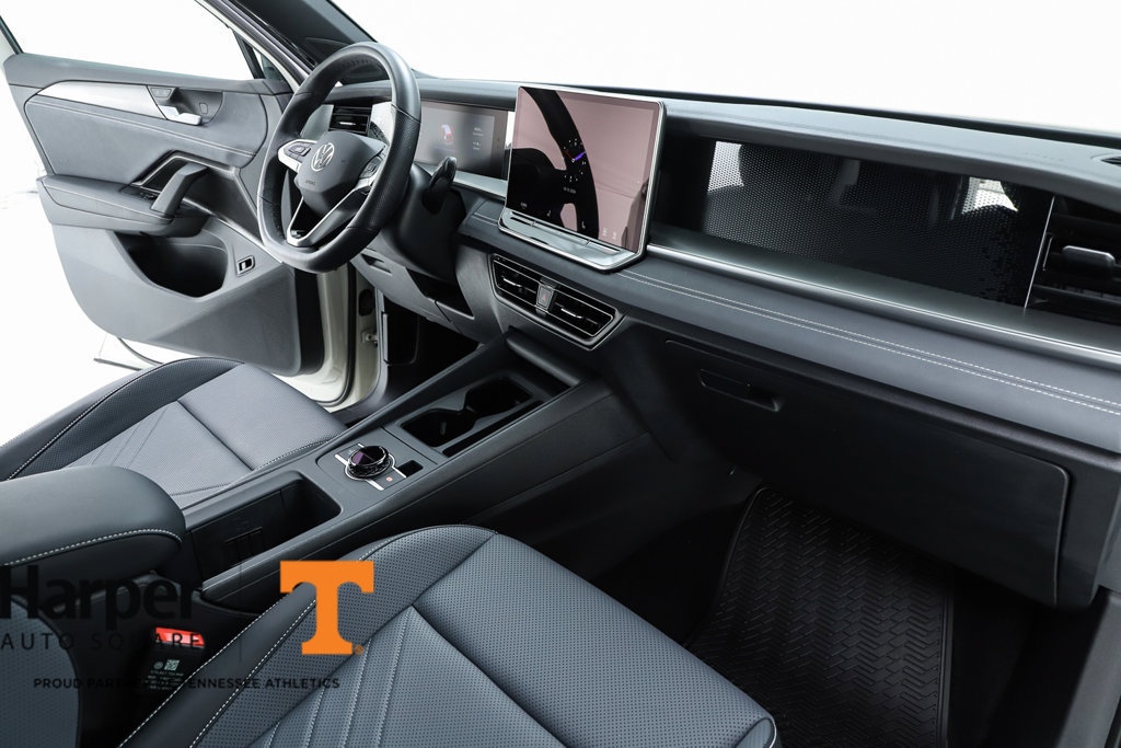 Used 2025 Volkswagen Tiguan SE R-Line FWD image 33