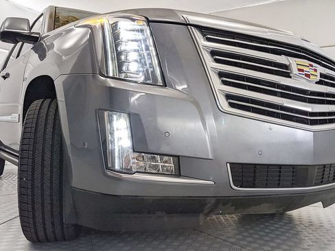 Used 2019 Cadillac Escalade ESV Platinum AWD/4WD image 27