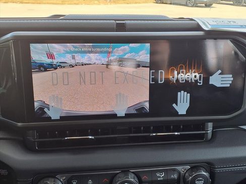 New 2025 Jeep Gladiator High Tide image 11