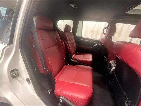Used 2022 Lexus GX 460 Premium w/ Accessory Package AWD/4WD image 16