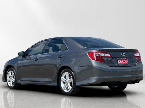 Used 2014 Toyota Camry SE FWD image 4