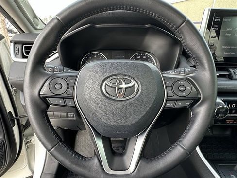 Used 2020 Toyota RAV4 XLE Premium image 12