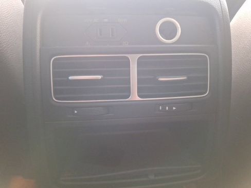 Used 2016 Volkswagen Touareg Sport image 15