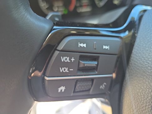 Used 2025 Honda Pilot EX-L image 23