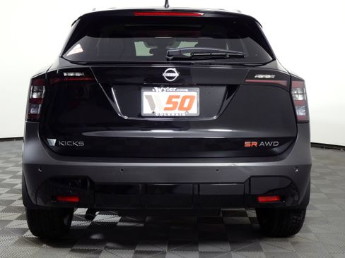 New 2026 Nissan Kicks SR AWD/4WD image 18