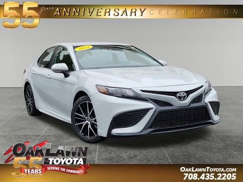 Certified 2024 Toyota Camry SE FWD image 1