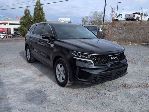 Used 2022 Kia Sorento LX image 2