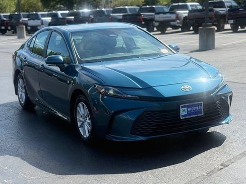 Used 2025 Toyota Camry LE FWD image 11