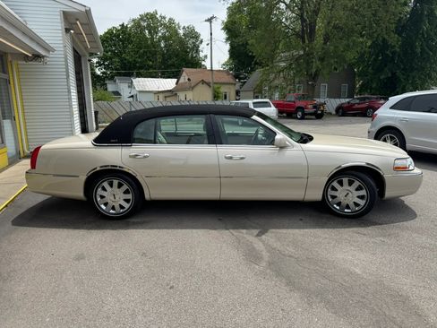 Used 2003 Lincoln Town Car Cartier L RWD image 9