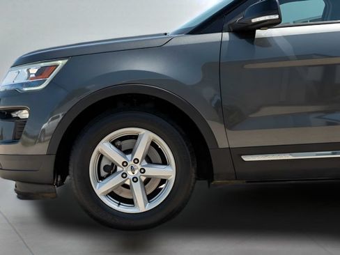 Used 2018 Ford Explorer XLT w/ Equipment Group 201A FWD image 12