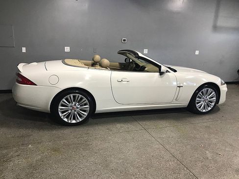 Used 2010 Jaguar XK Convertible image 3