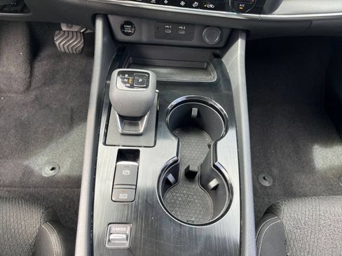 Used 2025 Nissan Rogue SV FWD image 41