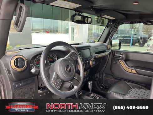 Used 2017 Jeep Wrangler Unlimited Rubicon w/ Connectivity Group image 6