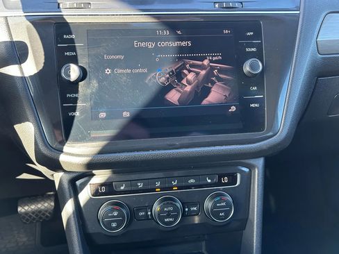 Used 2019 Volkswagen Tiguan SE w/ Panoramic Sunroof Package image 23