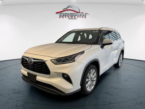 Used 2021 Toyota Highlander Limited AWD/4WD image 4