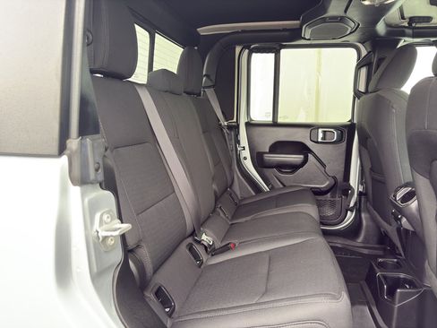 Certified 2022 Jeep Gladiator Sport image 31