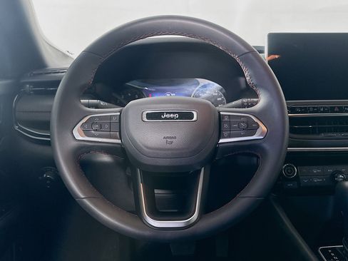 Used 2025 Jeep Compass Trailhawk AWD/4WD image 18