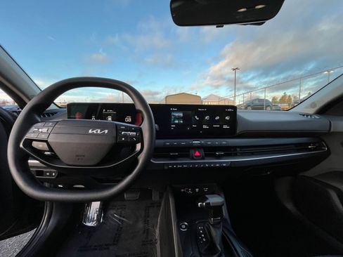 Used 2025 Kia K4 LXS image 34